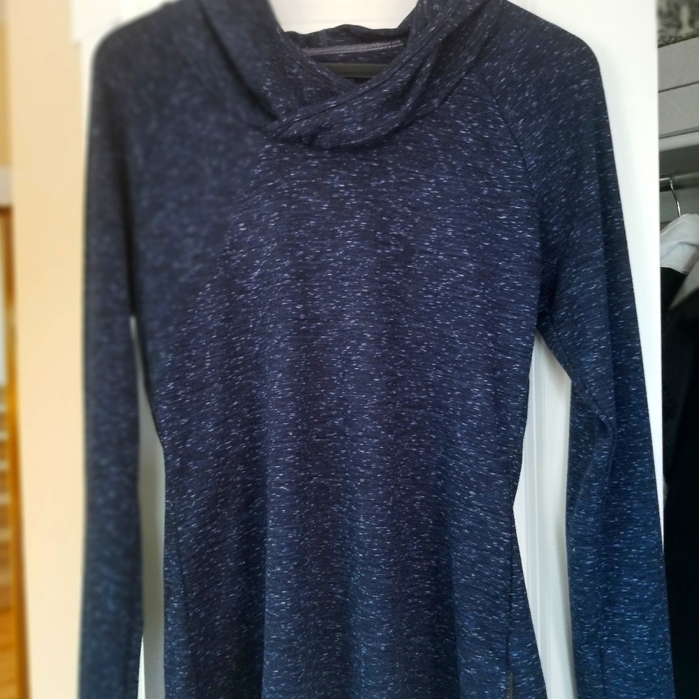 Hooded sports shirt